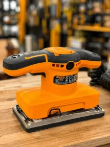 Mașină de șlefuit vibratoare INGCO Industrial FS3208