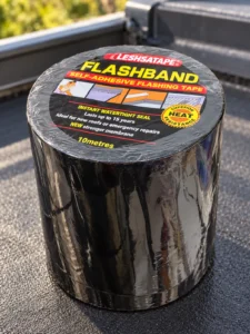 Bandă hidroizolantă LESHSATAPE FLASHBAND neagră 15 cm × 10 m